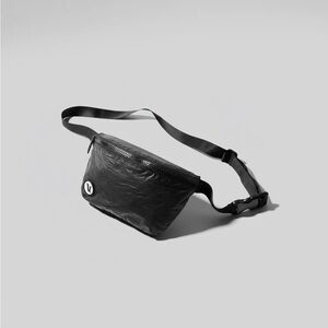 Vuori Black Belt Bag